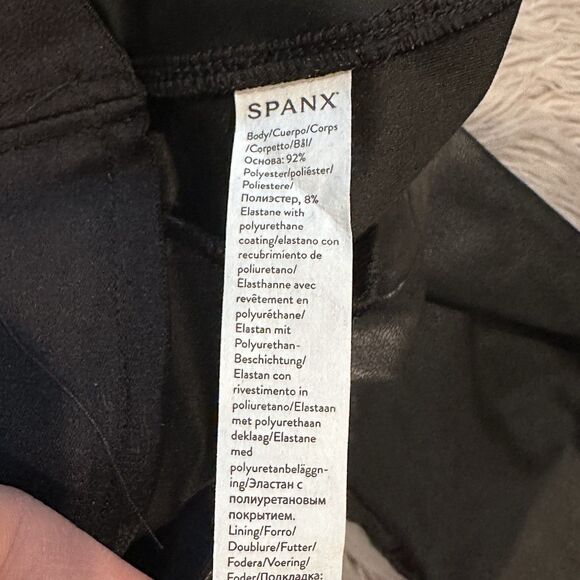 Spanx Faux Leather Flare Leg Pull-On Pants in Black Size Small New - Picture 7 of 8